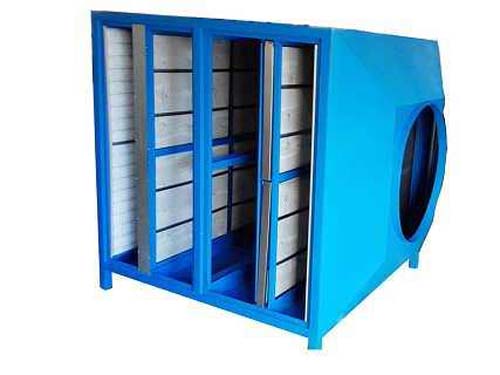 活性炭箱原理是經過活性炭初效過濾器,袋式中效過濾器或者活性炭過濾器,活性炭高效過濾器過濾粉塵及污染。 活性炭箱原理是經過活性炭初效過濾器,袋式中效過濾器或者活性炭過濾器,活性炭高效過濾器過濾粉塵及污染。